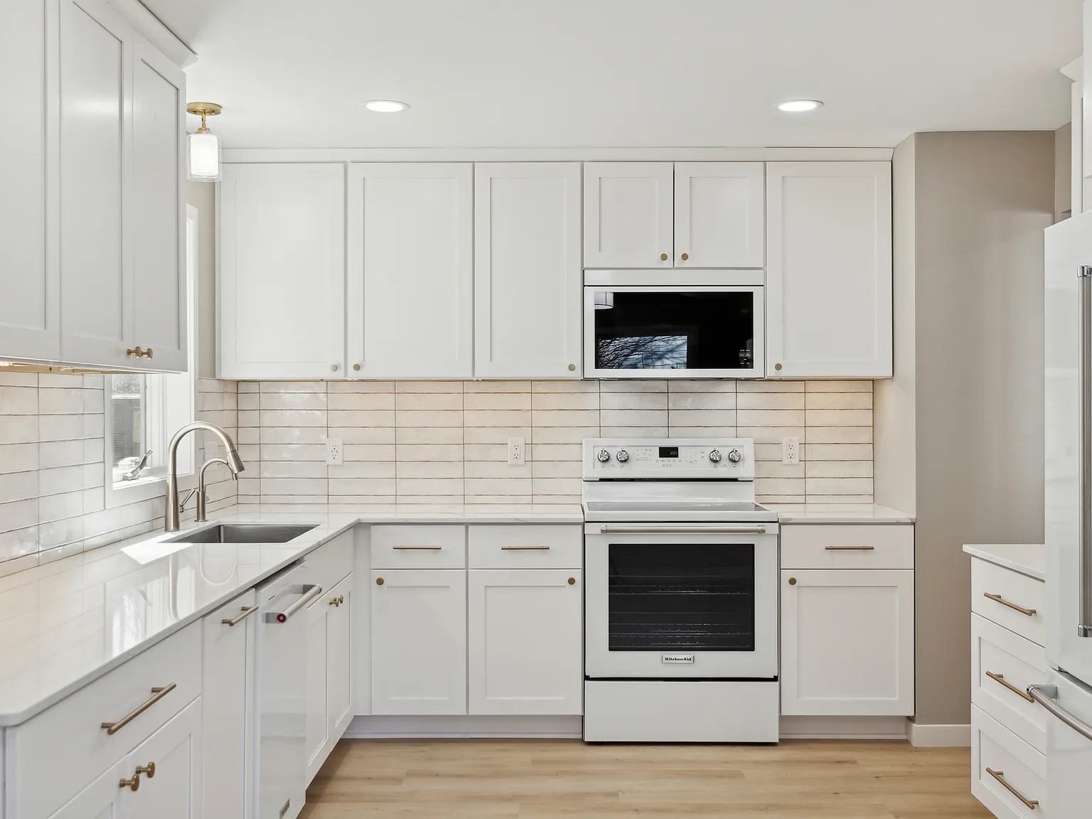 2 bed, 1025 sqft, $1,850 — Photo 3