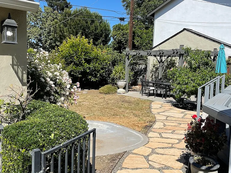 2067 Jonathan Ave — Photo 35