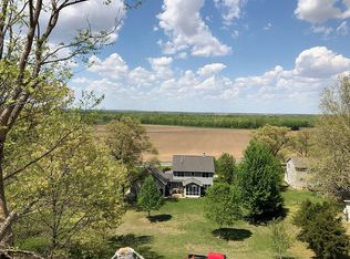 160 Bluffview Dr, Chandlerville, IL 62627