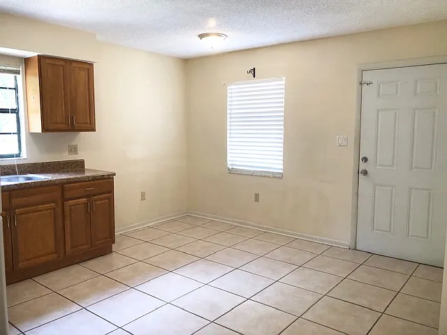 787 Lincoln Pkwy — Photo 5