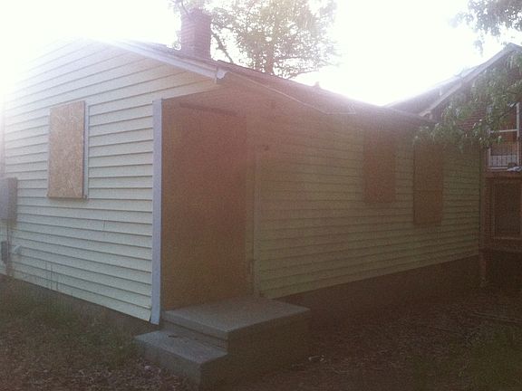3rd image of 615 Park Dr