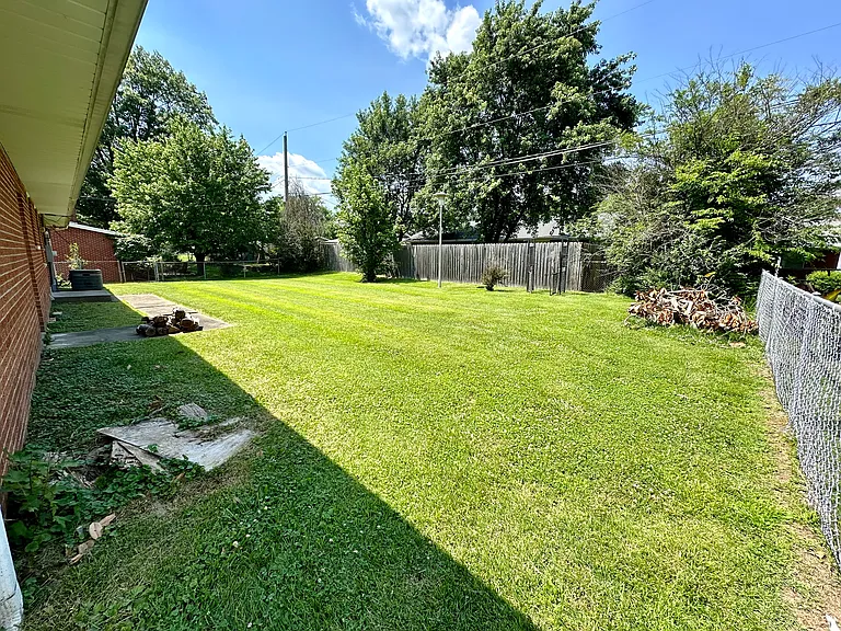 1814 Stoddard St — Photo 3