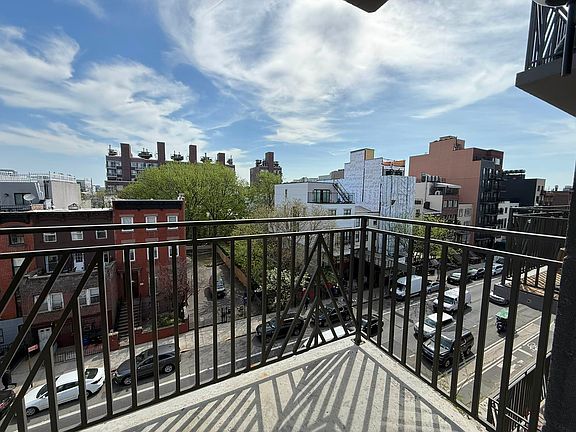 4th image of 952 Bedford Ave #6B