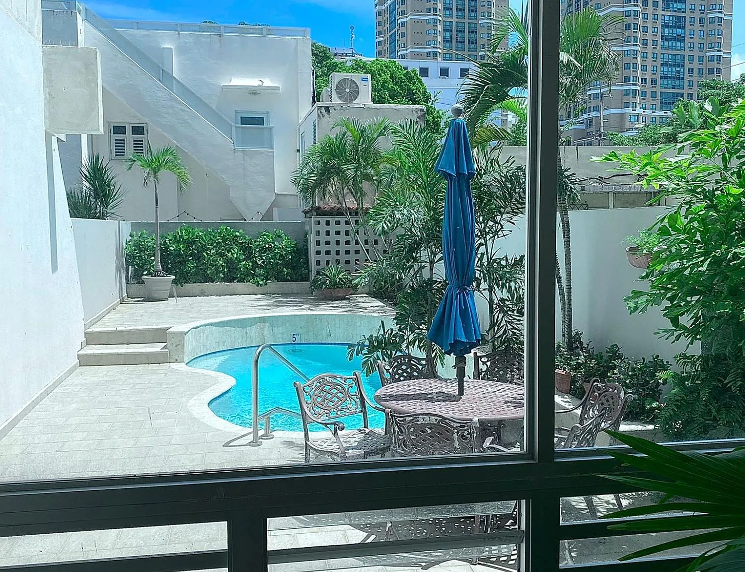 Placid Court (Condominio) — Photo 3