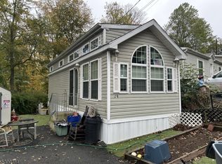 19 San Bar Dr, Lake Hopatcong, NJ 07849