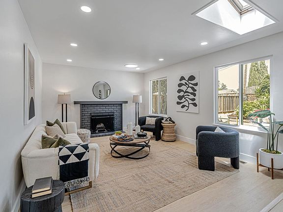 5th image of 1069 Linda Dr
