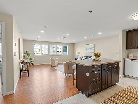 5th image of 38 Dunham Rd APT 204