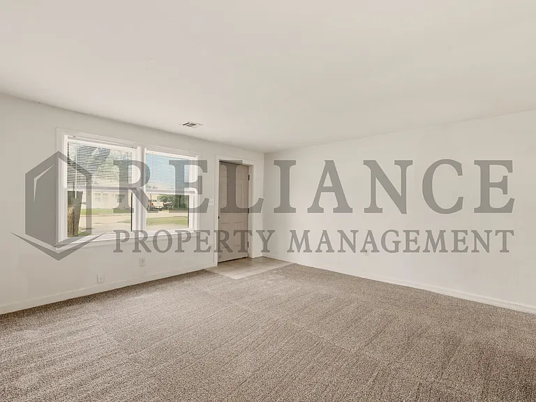 2464 S Washington Ave — Photo 13