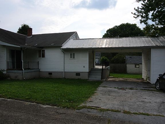 3rd image of 2033 W Gilbert Ln