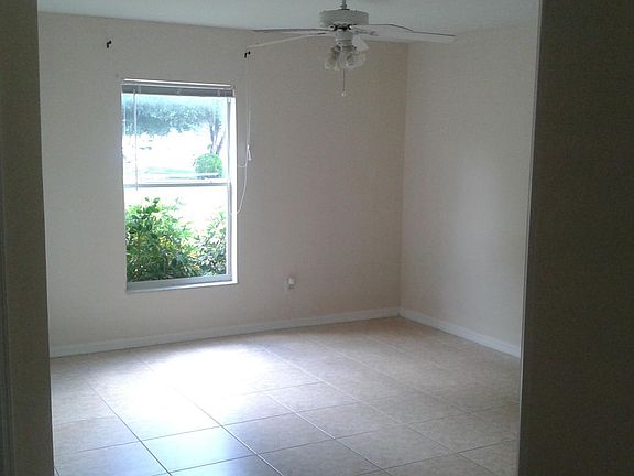 3rd image of 791 Parkwood Ave