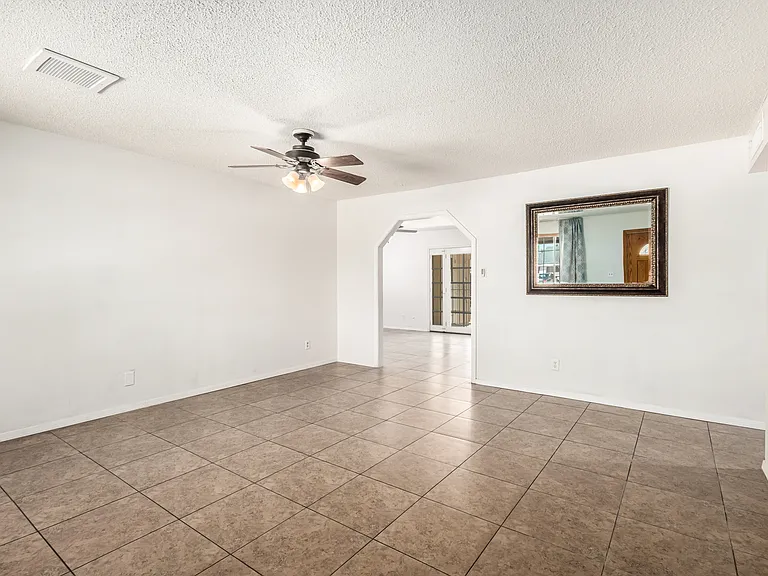 1037 E Campus Dr — Photo 10