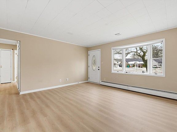 4th image of 52 Markham Rd