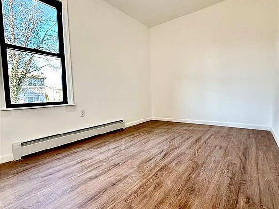 3rd image of 1547 Research Ave