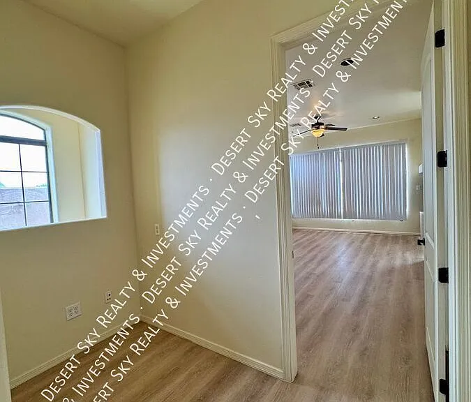 4334 Capistrano Ave — Photo 24