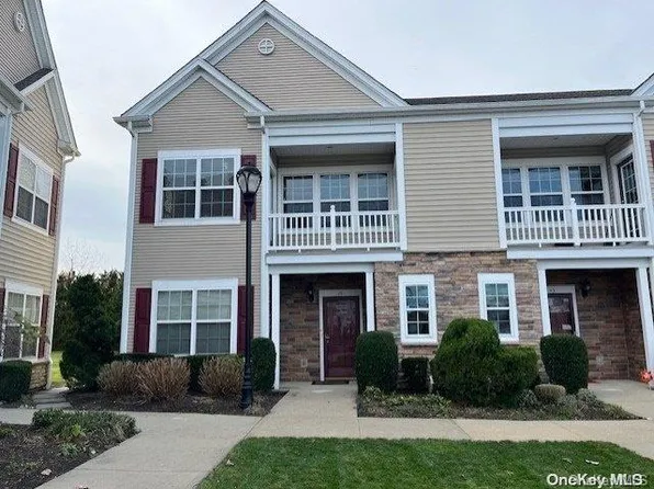 46 Wexford Lane #Upper, Oceanside, NY 11572