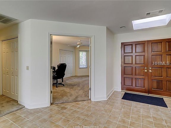 4th image of 6 Oyster Bay Pl