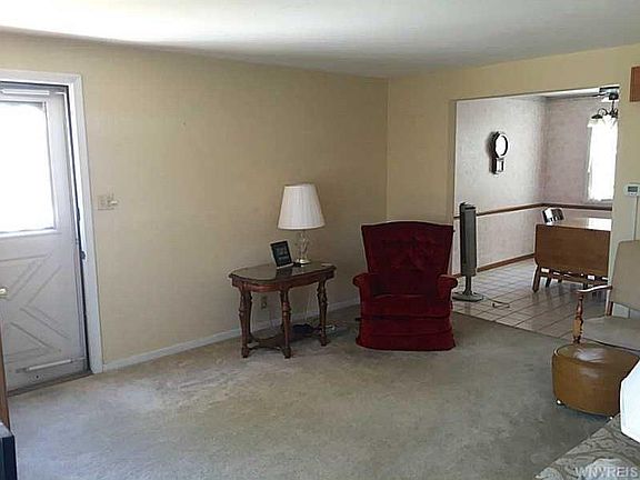 3rd image of 1847 Colvin Blvd