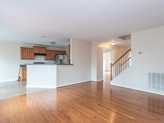 3rd image of 321 Wilmer Ave