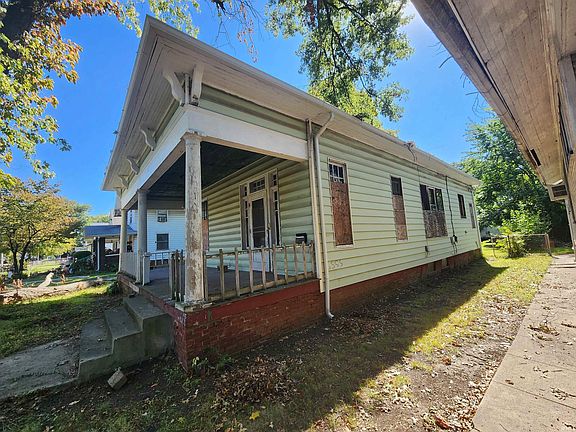 5th image of 1011 E Mulberry St
