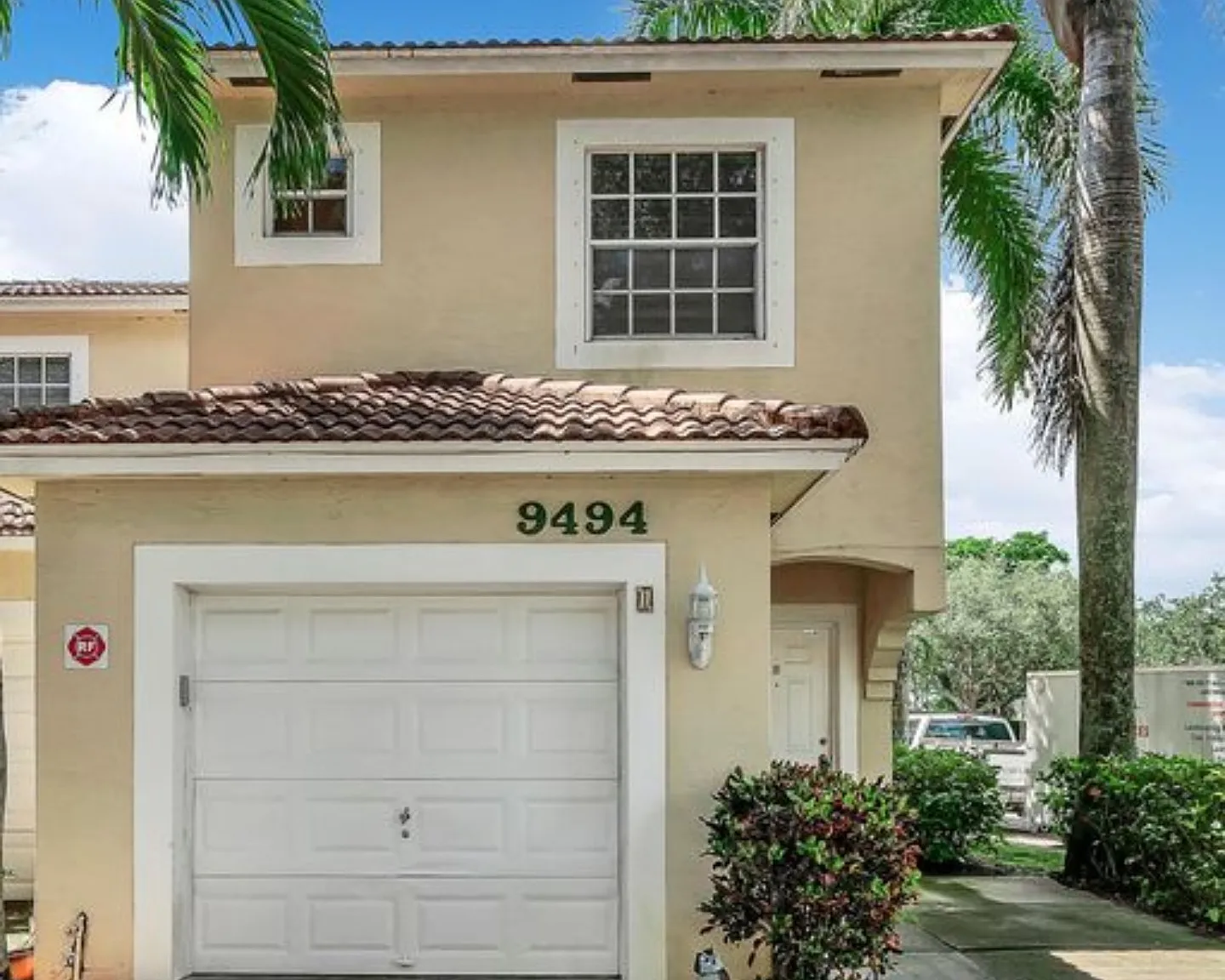 3 bed, 2.5 bath, 1377 sqft, $2,700 — Photo 2