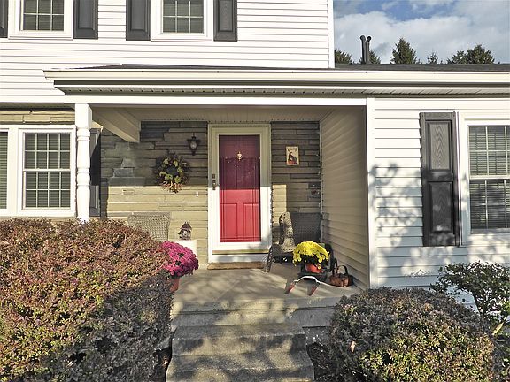 2nd image of 1040 W Broad St