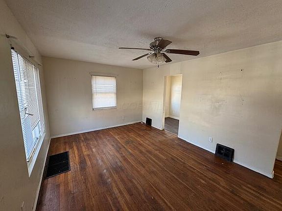 3rd image of 2251 Amherst Ave