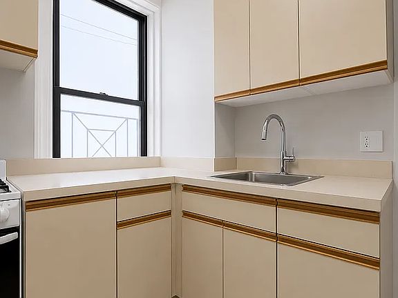 3rd image of 98 Thompson St APT 36