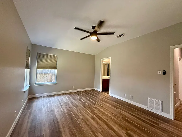 1310 Bobcat Pass — Photo 8