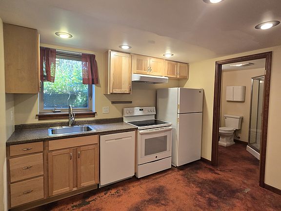 3rd image of 555 N Simpson St #3