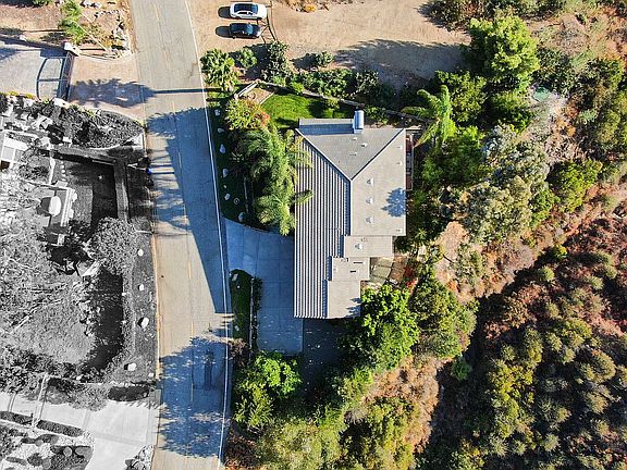 2nd image of 2595 Euclid Cres W