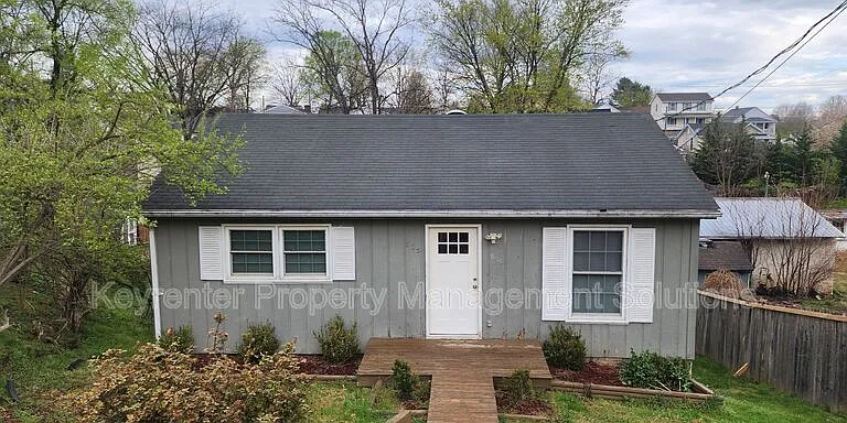 825 Highland Ave — Photo 1
