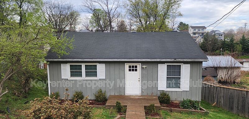 1st image of 825 Highland Ave