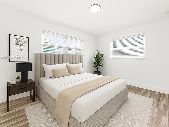 5th image of 4649 SW 28th Ave
