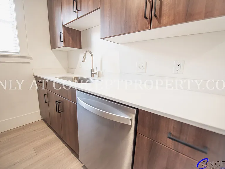 Clairmont — Photo 35