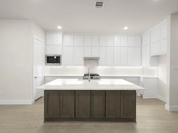 1818 Wittington Pl, Farmers Branch, TX 75234