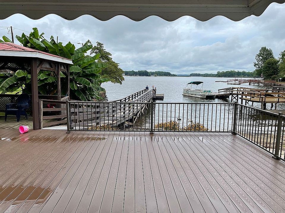 2nd image of 210 Lakeshore Dr