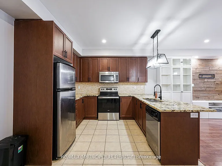 9621 Jane St #6 — Photo 11