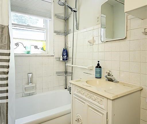 3rd image of 416 NW 7th St