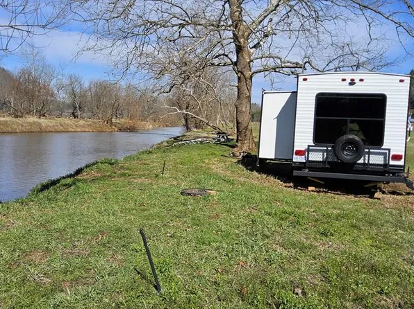 8655 Riverside Dr, Fries, VA 24330