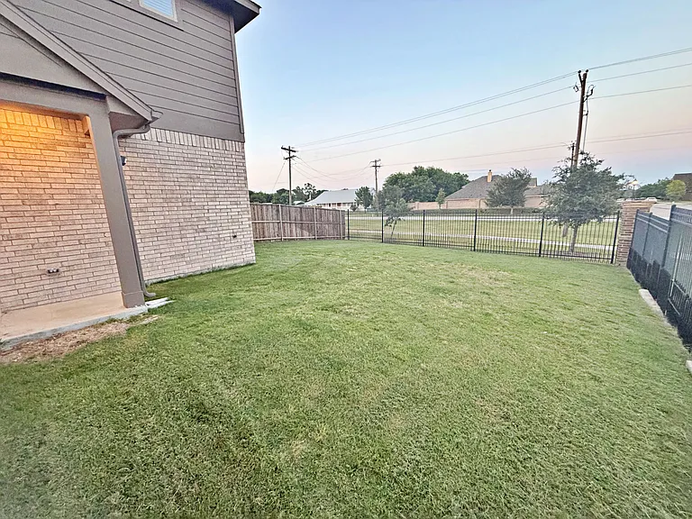 3236 Patrick St — Photo 35