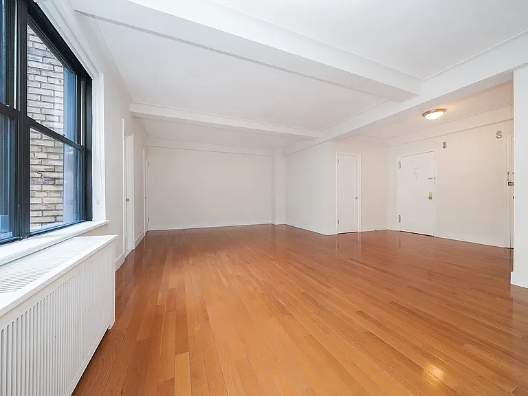 400 E 58th St #16HN — Photo 2