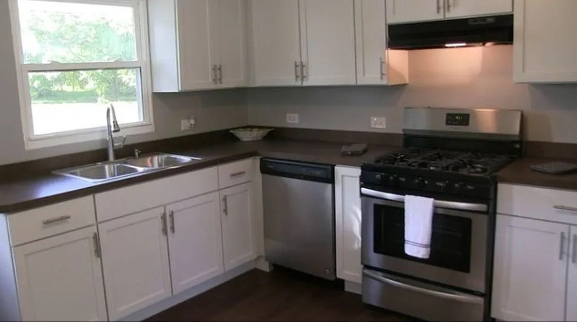 3 bed, 1400 sqft, $1,995 — Photo 2