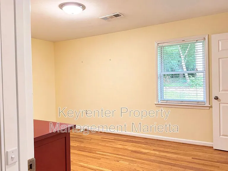 725 McBurnette Rd NE — Photo 17