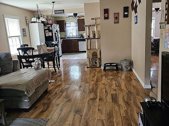 2nd image of 944 Whitelaw Ave