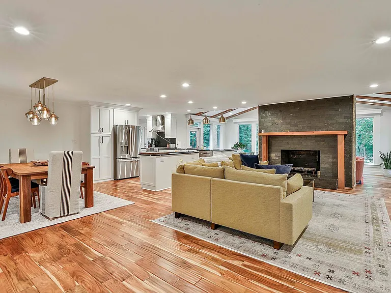 410 Thornton Lane — Photo 8