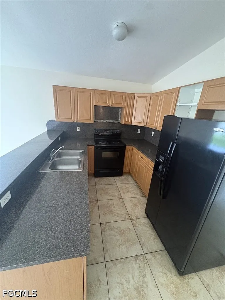 2 bed, 1.0 bath, 1126 sqft, $1,300 — Photo 2