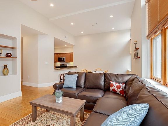 5th image of 122 Sharon St Unit 103