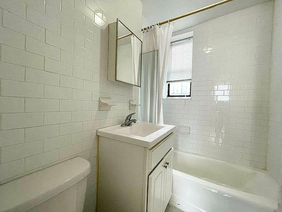 4th image of 32-41 Steinway St #3D