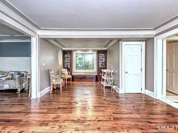 3rd image of 409 Dogburn Lane