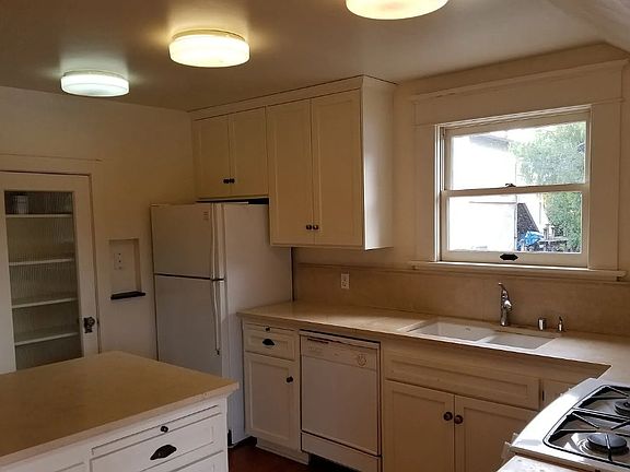 3rd image of 547 Marsh St #B